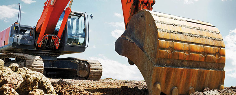 Components for construction vehicles, equipment and machinery which operate in particularly unfavourable conditions